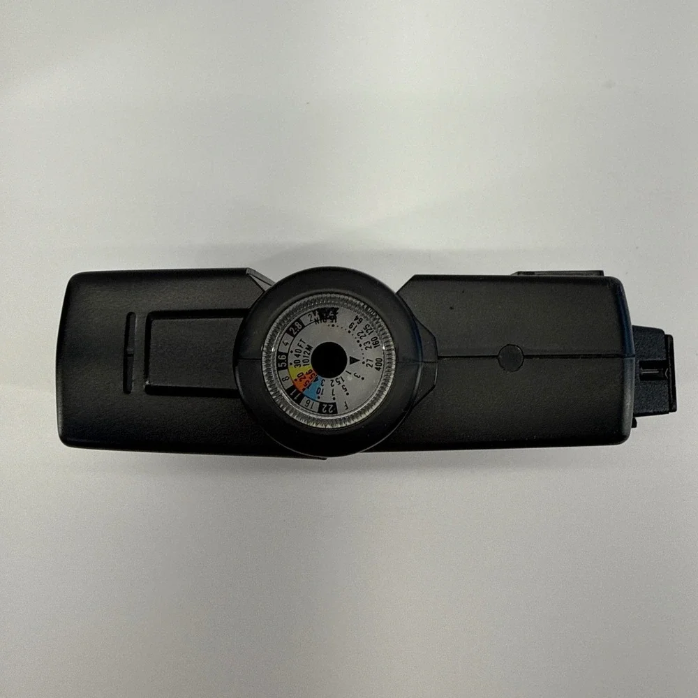 Vivitar Model 273 Automatic Thyristor Electronic Flash with Box and Manual